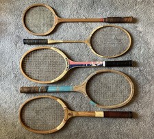 Cinque racchette da squash da