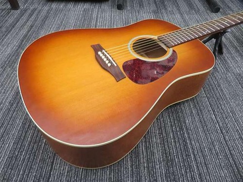 Chitarra acustica rustica