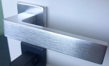 MANIGLIE PER PORTE QUADRA