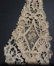 Rare col jabot - rare,