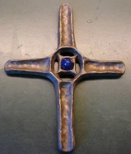 Croce bronzo con pietra - in,