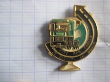 pin's  camion RENAULT  MAGNUM