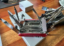 VICTORINOX SWISS CHAMP XAVT 83