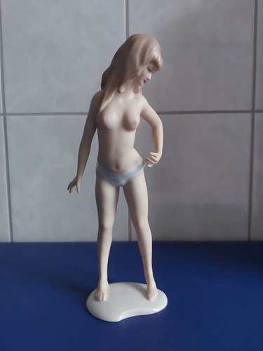 Statua - , in