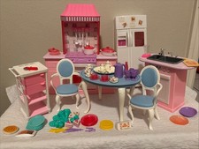 Lotto mobili Barbie anni 90 cucina tavolo lavello frigo fornello lavastoviglie accessori