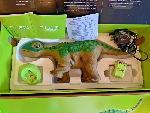 Pleo robot dinosauro - pleo, ugobe