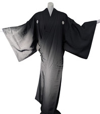 Kimono giapponese da uomo nero
