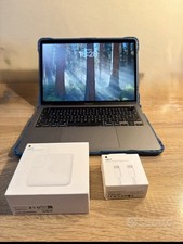 Macbook Pro 13,3" M2, 256GB  carica batteria e cavo nuovo. SPEDIZIONE FREE FAST.