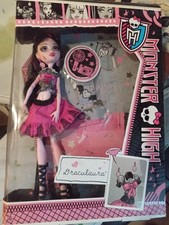 draculaura monster high first version series doll.Mattel