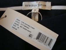 Pantaloni nuovi con etichette