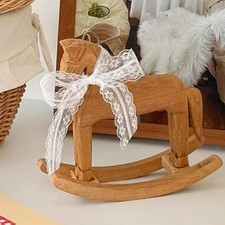 Statua di cavallo a dondolo