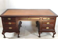 Scrivania Ministeriale In Mogano E Piuma Di Mogano 900 Restaurata Pelle