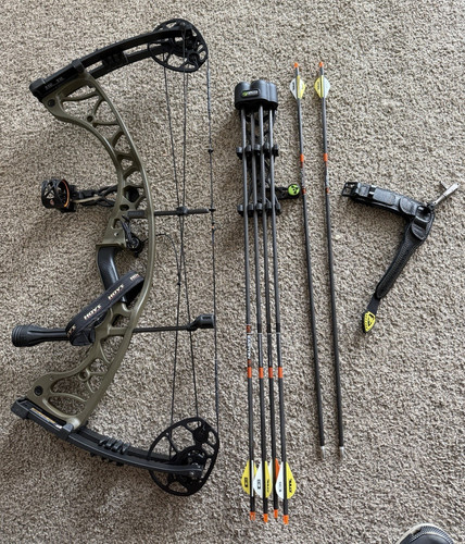 Hoyt green black compound bow - green/black,