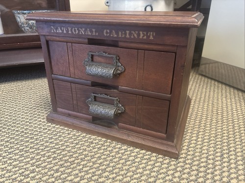 Antico armadio nazionale legno