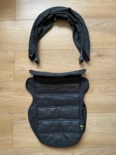 Grembiule e cappuccio per