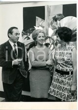 1968 MILANO Inaugurazione mostra - Anna COCCOLI con architetti BELLINO e PATRINI