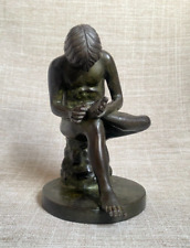 Antica statua estrattore