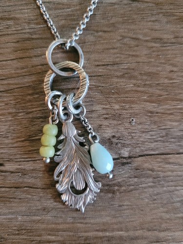 Collana con ciondolo lungo