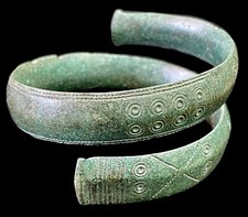 c 900-700 a.C. BRACCIALE SPIRALE BRACCIO SUPERIORE BRONZO EPOCA FERRO PREETRUSCO ITALIA COA