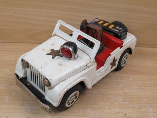 Vecchia automobile jeep - vecchia,