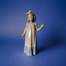 NAO By LLADRÓ Young Girl