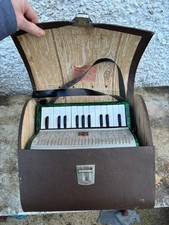 Fisarmonica vintage russa per