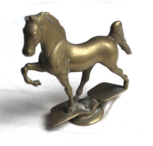Unica antica piccola statua - , di
