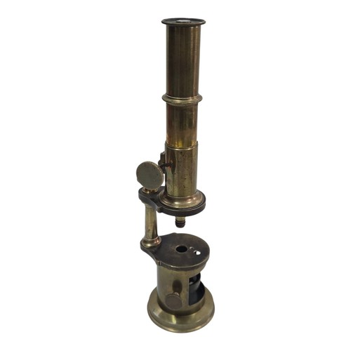 Antico ottone microscopio - in,