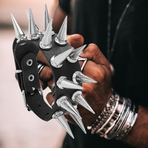 Braccialetto punk con - , borchie