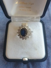 Anello vintage Oro bianco Zaffiro e doppio contorno di Brillanti