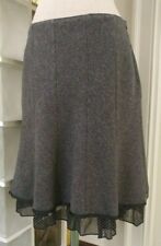 Skirt taglio godet Gonna con balza in crepe nera a pois bianchi