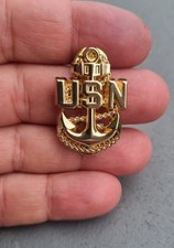 Spilla in metallo smaltato