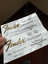 2 Pezzi Adesivi FENDER STRATOCASTER Chitarra Vinile UV Trasferimento Collo Paletta Decalcomanie