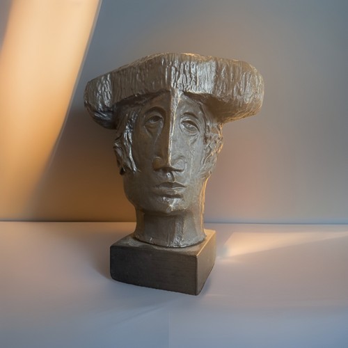 Statua scultura brutalista