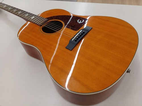 Chitarra acustica elettrica