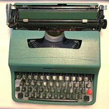Olivetti Lettera 32 Typewriter