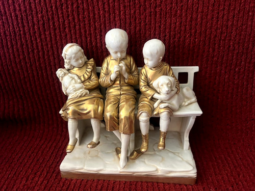Statuina porcellana bambini - , su
