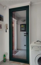 Porta con vetrocamera, telaio alluminio, serratura
