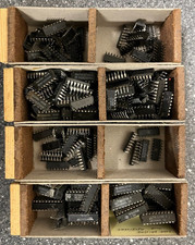 Lotto componenti elettronici vintage - collezione infradito e chiusure IC