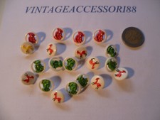 20 BOTTONI DIPINTI A MANO ORSETTO BAMBI VERDE ROSSO 15 MM PLASTICA VINTAGE SARTA