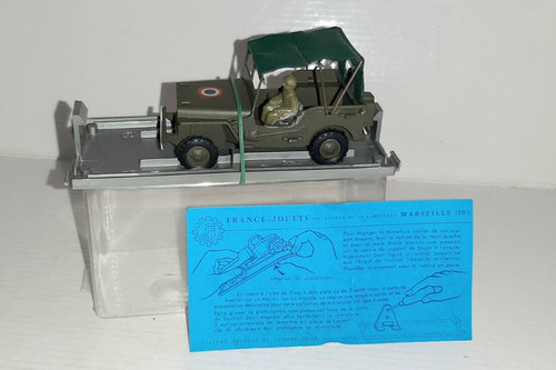 Jeep militare con personaggio - militare,