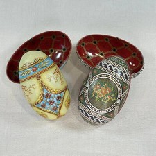 Coppia di uova in latta