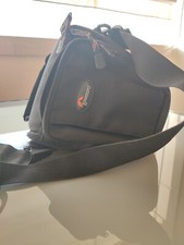 Borsa tracolla per macchina fotografica Lowepro