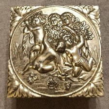 ANTICO COFANETTO IN METALLO INCISO CON DECORAZIONI E PUTTI STILE NEOCLASSICO