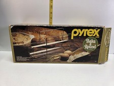 Vintage Pyrex Bake A Round 990