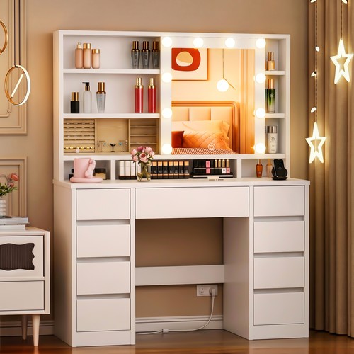 Tavolo trucco con - trucco, specchio