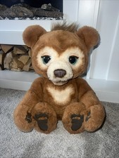 Hasbro Pelliccia Vera Cubby l'Orso Curioso Orso Parlante Interattivo❤️