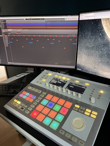 Native instruments machine - native,