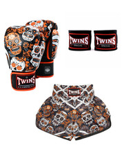 Guanti, pantaloncini e manette