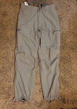 Pantaloni militari nuovi con